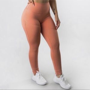 BuffBunny Posh Leggings in Peach Small